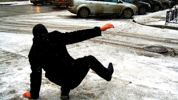 Peste 20 de persoane au ajuns la spital în ultimele 24 de ore după ce au căzut pe gheaţă