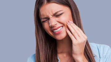 8 remedii naturiste pentru durerile de dinți