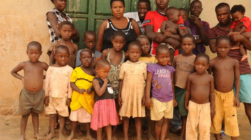 La 38 de ani, are deja 38 de copii. Drama femeii care poate muri dacă nu procreează