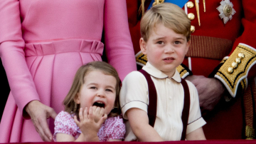 Cum vor arăta ținutele Prințului George și Prințesei Charlotte create de designerul moldovean (FOTO)