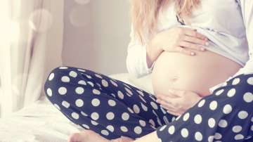 Странные суеверия о беременности