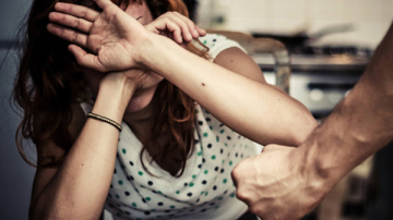 Victimele violenței în familie vor fi încurajate să denunțe agresorii