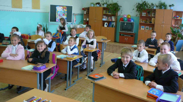 Vacanţe mai mici pentru elevii claselor liceale şi gimnaziale