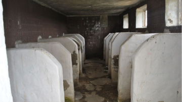 Oribil! Cum arată WC-urile din unele școli din Republica Moldova