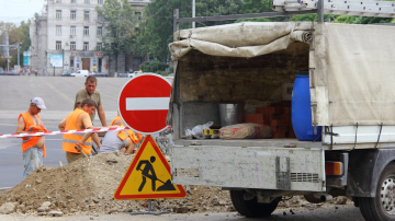 Внимание водителям: столичные улицы закроют для транспорта из-за ремонта дорог