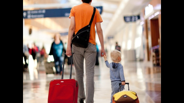 Liber la călătorii cu copilul peste hotare: Nu mai trebuie să treceți pe la notar