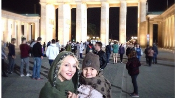 Kristina Orbakaite, cu fetita sa la Berlin! Vezi cat de mare s-a facut micuta Klava