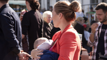 Треть детей, появившихся на свет в Румынии, рождены вне брака