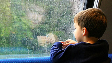 Copiii care au rămas fără ocrotire părintească vor beneficia de indemnizații zilnice