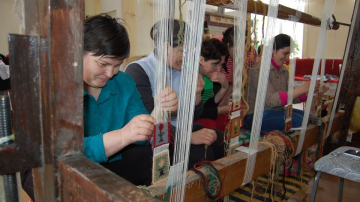 Covoarele și costumele tradiționale merg la o expoziție din Strasburg