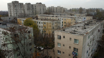 O tânără de 19 ani ar fi vrut să sară în gol de la etajul 9