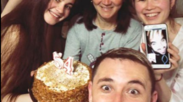 Mama lui Emilian Crețu este omagiată. Cum a felicitat-o actorul!