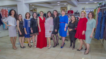 Mamele copiilor cu autism s-au bucurat de o ședință foto în ținute autohtone