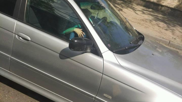 Мать за рулем и с малышом на коленях вызвала негодование жителей Кишинева