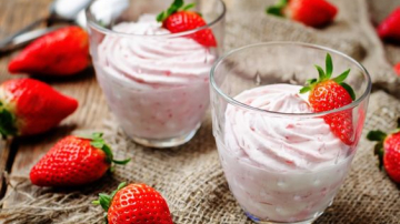 Клубничная пена со взбитыми сливками