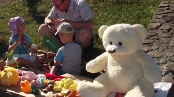 Cecilia își vinde din nou jucăriile!