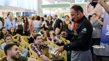 Premieră la Chișinău! Zeci de gurmanzi au venit la show-ul culinar al renumitului bucătar BBC, Alan Coxon, la standul Kaufland (Video)