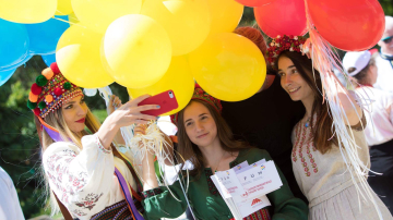 Cum a fost la Ziua Internațională a Cămășii Ucrainene