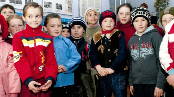 Prețuri exagerate la uniformele școlare. Părinții sunt indignați