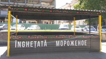 Chișinăuienii vor cumpăra înghețată de la gherete decorate în stil național