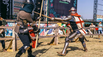 Cei mai puternici cavaleri vor lupta pentru a cuceri inima fiicei Domnitorului!