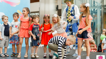 De ziua lor, copiii au pus stăpânire pe cel mai modern centru comercial din țară