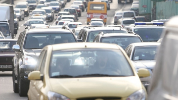 Atenție, ambuteiaje pe mai multe străzi din capitală