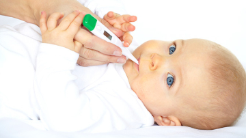 У ребенка жар: когда вызывать врача? Советы педиатра