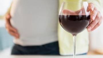 De ce este interzis vinul roşu în timpul sarcinii