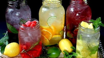 Rețete delicioase de apă aromată cu fructe, ierburi și condimente
