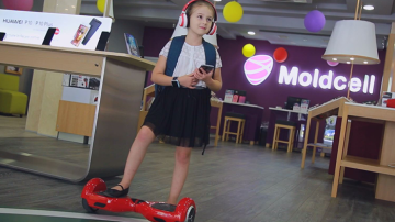 Mădălina este gata de școală cu gadgeturi de nota 10