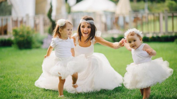 Lilu și-a vaccinat pentru prima dată fetițele: ”Mai bine mai târziu decât niciodată”