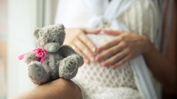 Беременность — не болезнь: доктор Комаровский дал советы будущим мамам