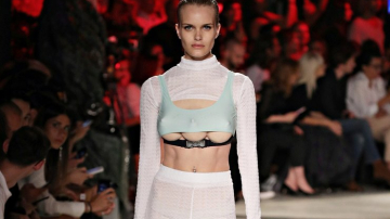 Modele cu 3 sâni la Săptămâna Modei de la Milano