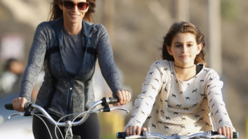 Fiica lui Cindy Crawford la 13 ani și-a arătat mama în brechete