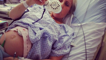 O englezoaică a născut și a postat imagini pe internet (foto)