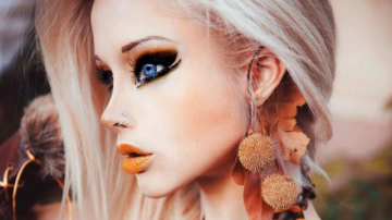 ”Păpușa Barbie” a fost desfigurată! DOI indivizi au snopit-o în bătaie pe Valeria Lukyanova