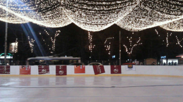 Peste o săptămână se redeschide patinoarul din centrul capitalei. Cât va costa distracţia în acest an