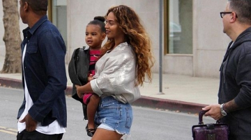 Певица Бейонсе вышла в свет с красавицей-дочкой