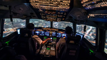 Poze uluitoare din cabina pilotului. Pilotul arată felul în care privește lumea