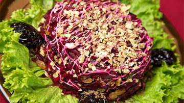 Reţeta zilei: Salată de sfeclă cu mere şi nuci