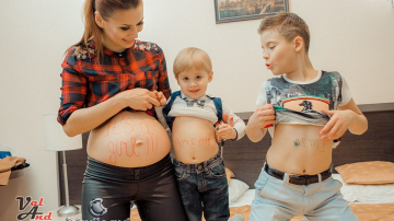 Soţia lui Ady cu burtica la vedere. Poze