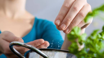 Кулинарные секреты: как правильно солить блюда