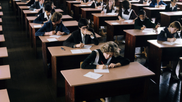 E şi mai riscant să copiezi la examen. Ce a decis Ministerul Educaţiei