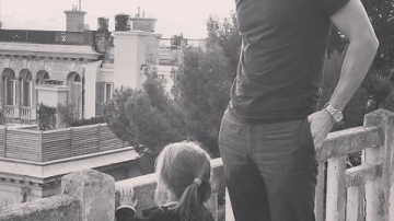 Муж Виктории Бони гуляет с дочерью во Франции