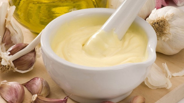 Cu ce înlocuim maioneza: 3 sosuri simple