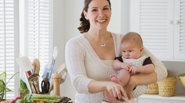 Masa de Revelion pentru mămicile care alăptează. Ce puteți mânca și ce categoric, nu?