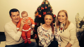 Fiica Corneliei şi a lui Marcel Ştefăneţ, îmbrăcată Crăciuniţă!