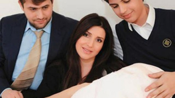 Fiul lui Jasmin s-a îndrăgostit! Vezi ce flăcău are vedeta