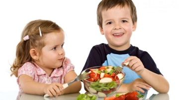 Законы праздничного стола для малыша: 12 самых вредных продуктов